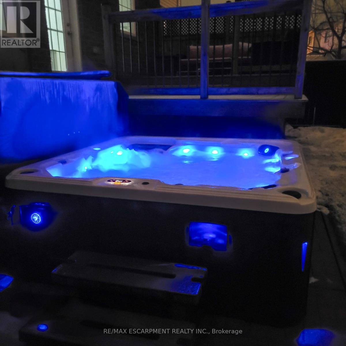 8 Bousfield Court, Hamilton, ON - Outdoor