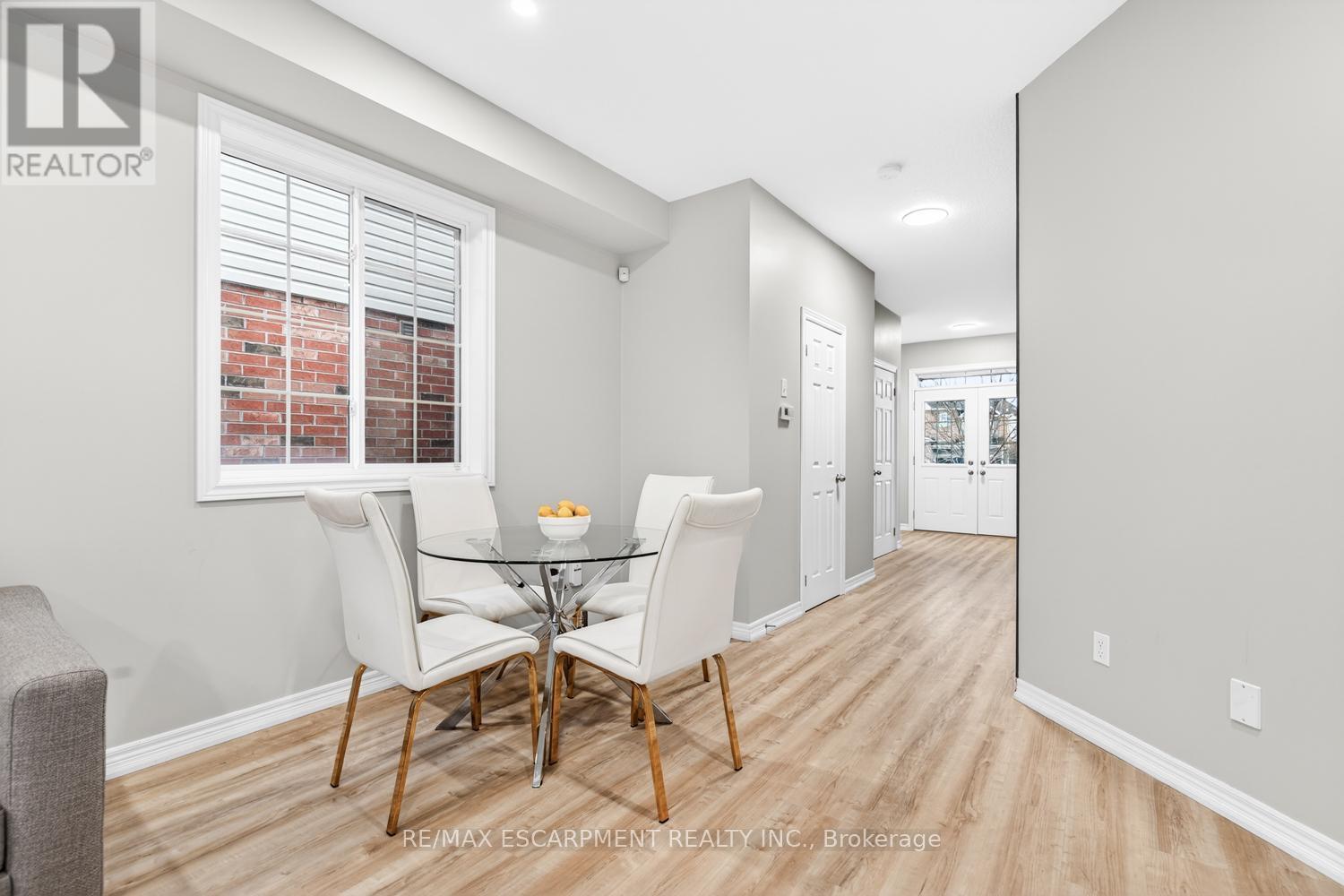 8 Bousfield Court, Hamilton, ON - Indoor Photo Showing Dining Room