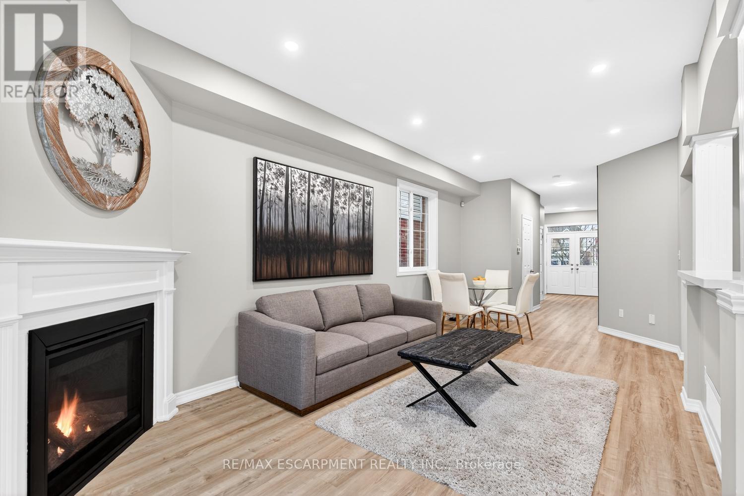 8 Bousfield Court, Hamilton, ON - Indoor Photo Showing Living Room With Fireplace