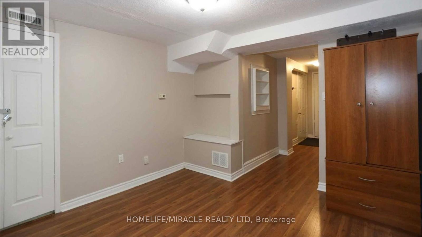 61 Moregate Crescent, Brampton, ON - Indoor Photo Showing Other Room