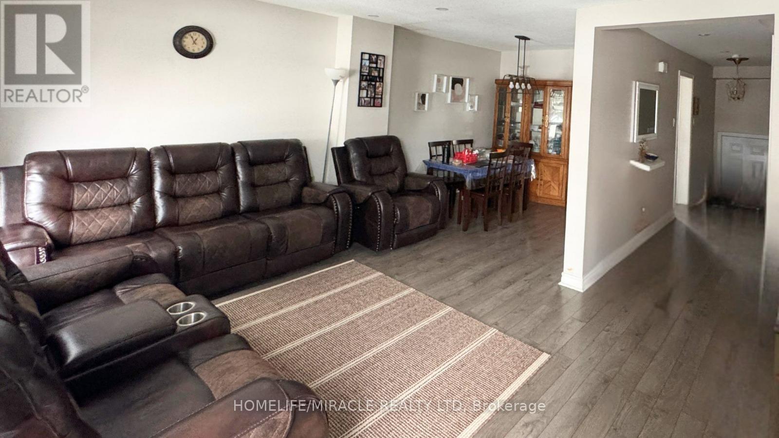 61 Moregate Crescent, Brampton, ON - Indoor Photo Showing Living Room