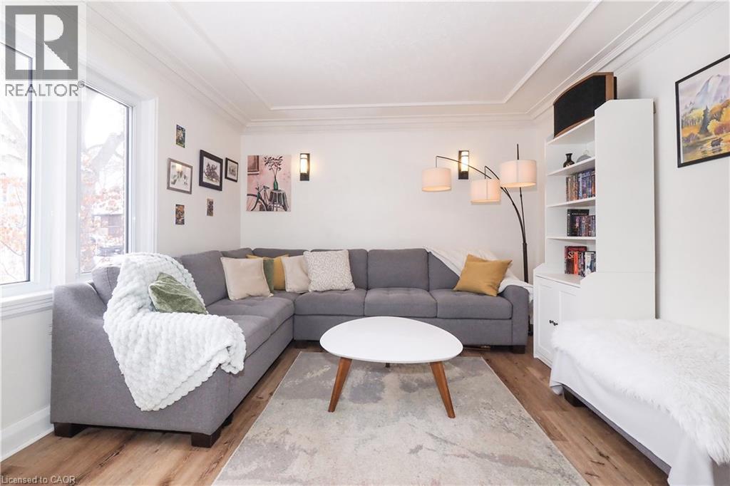 44 Garden Avenue, Kitchener, ON - Indoor Photo Showing Living Room