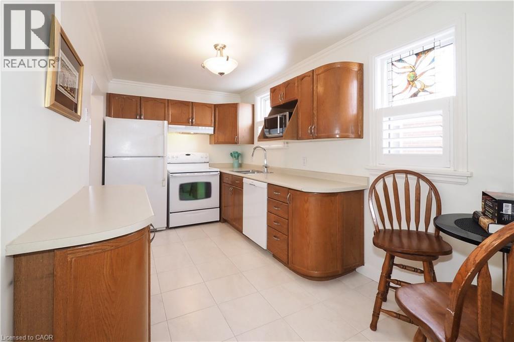 44 Garden Avenue, Kitchener, ON - Indoor Photo Showing Kitchen