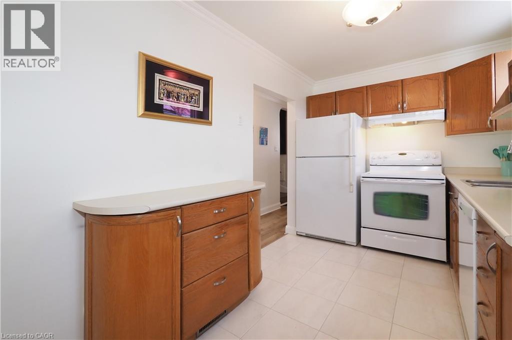 44 Garden Avenue, Kitchener, ON - Indoor Photo Showing Kitchen