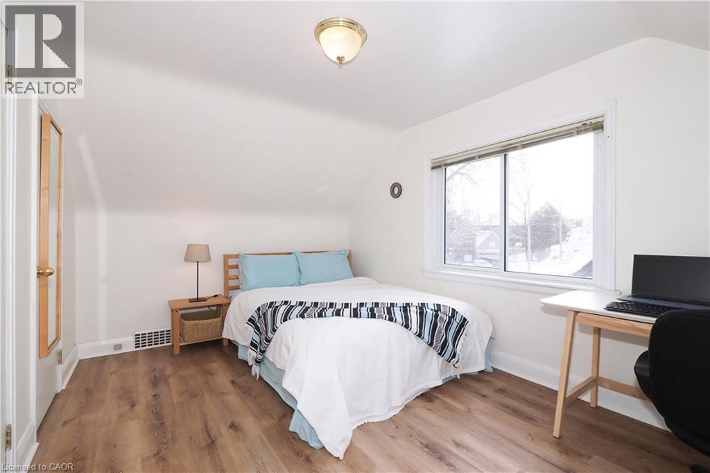 44 Garden Avenue, Kitchener, ON - Indoor Photo Showing Bedroom