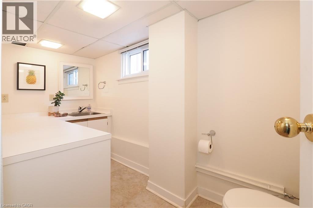 44 Garden Avenue, Kitchener, ON - Indoor Photo Showing Bathroom
