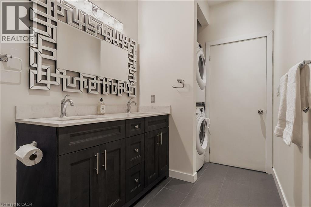 66 Bay Street S Unit# 504, Hamilton, ON - Indoor Photo Showing Laundry Room