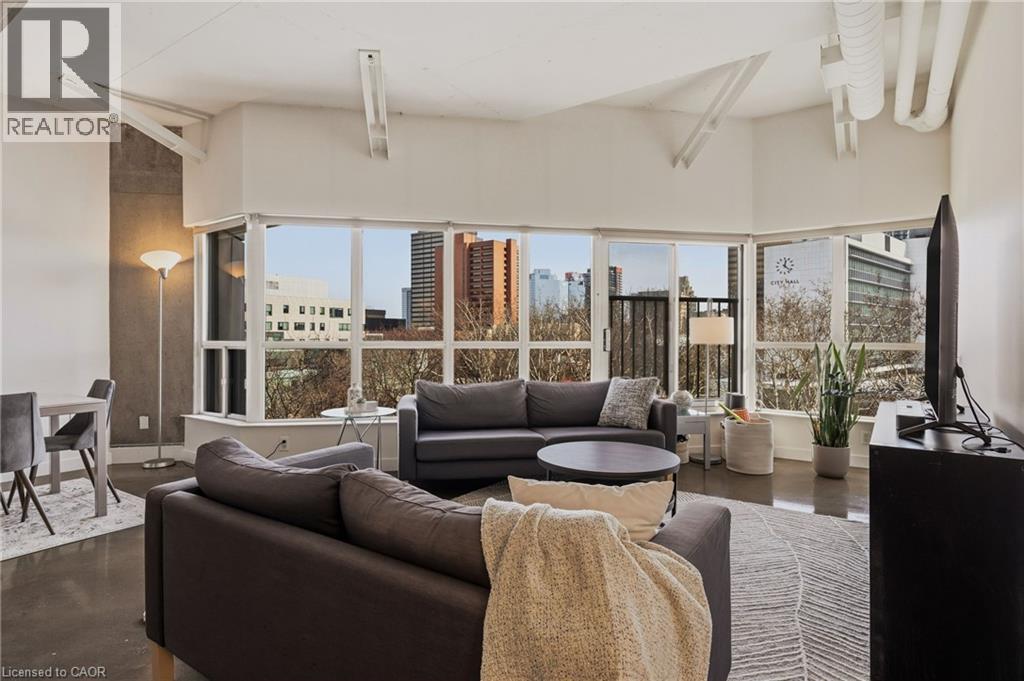 66 Bay Street S Unit# 504, Hamilton, ON - Indoor Photo Showing Living Room