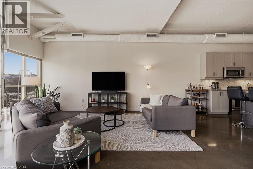 66 Bay Street S Unit# 504, Hamilton, ON - Indoor Photo Showing Living Room