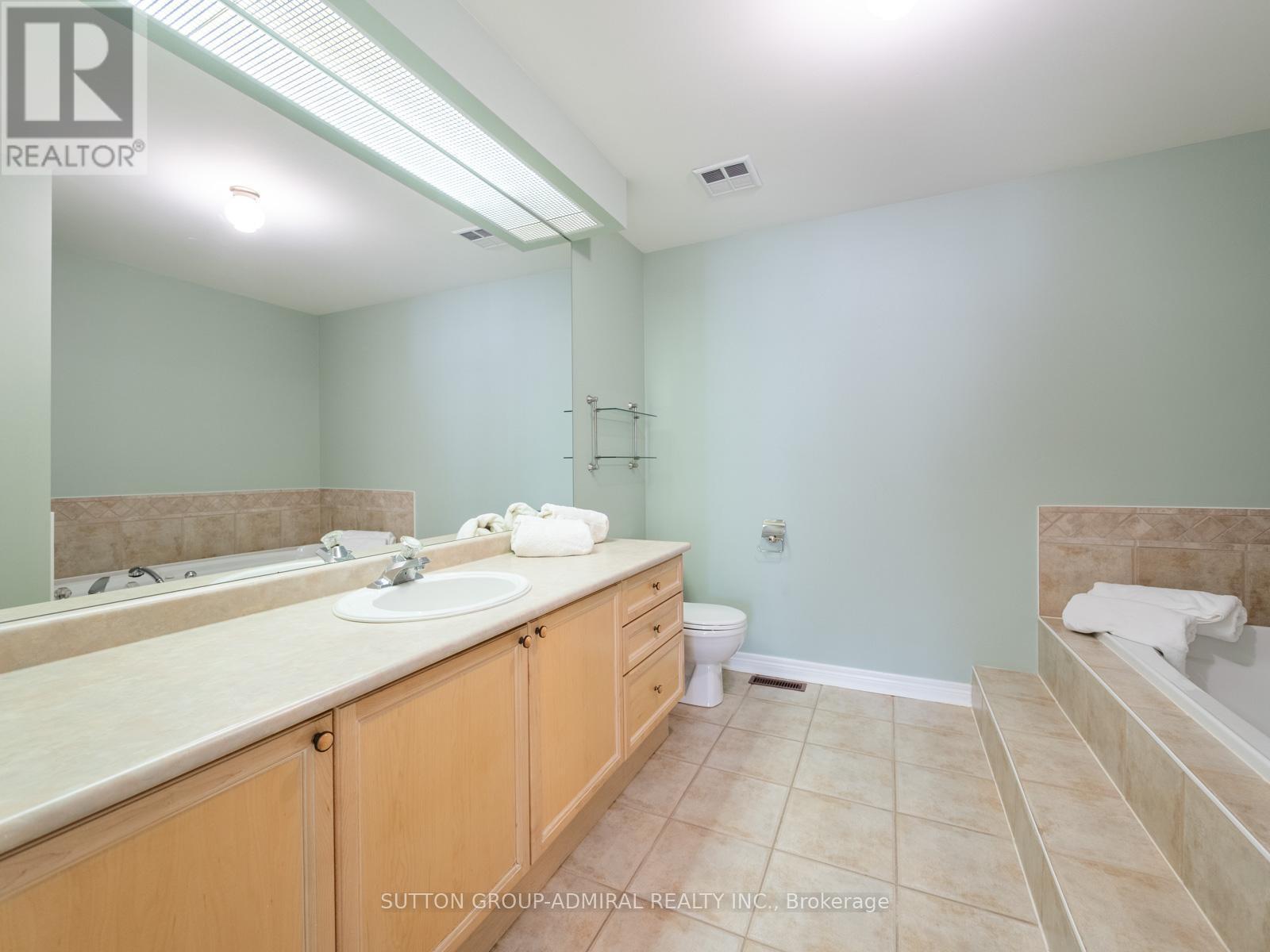 26 - 255 Shaftsbury Avenue, Richmond Hill, ON - Indoor Photo Showing Bathroom