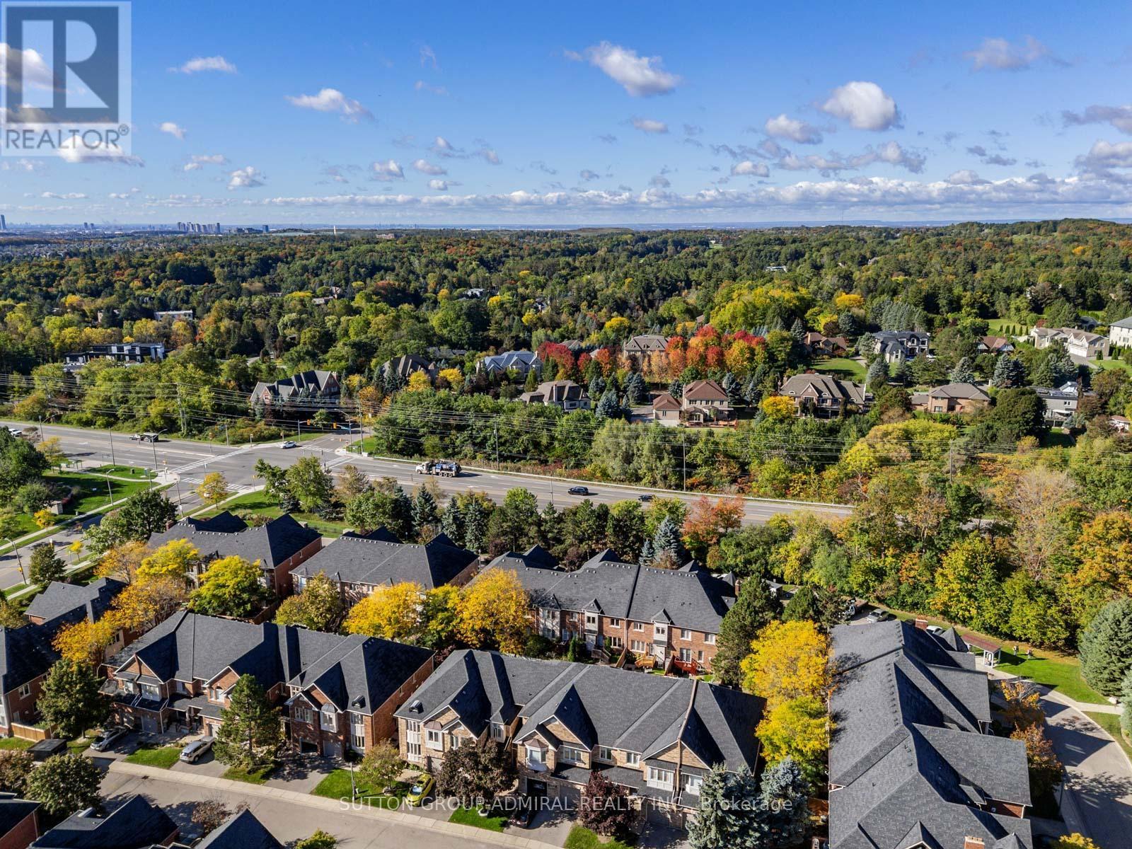 26 - 255 Shaftsbury Avenue, Richmond Hill, ON - Outdoor With View