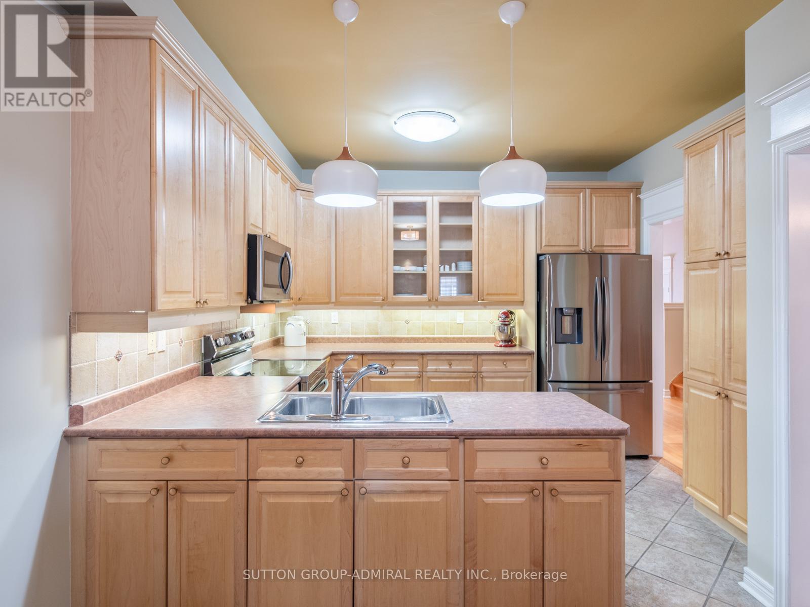 26 - 255 Shaftsbury Avenue, Richmond Hill, ON - Indoor Photo Showing Kitchen With Double Sink