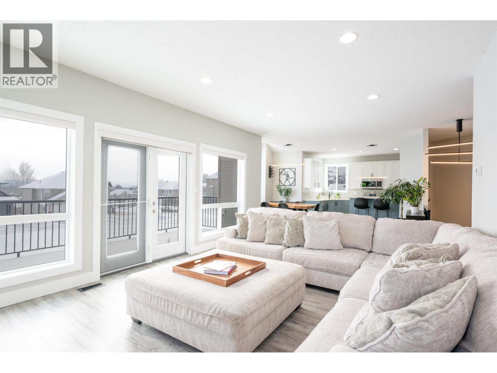 7603 Grayshell Road, Prince George, BC - Indoor Photo Showing Living Room