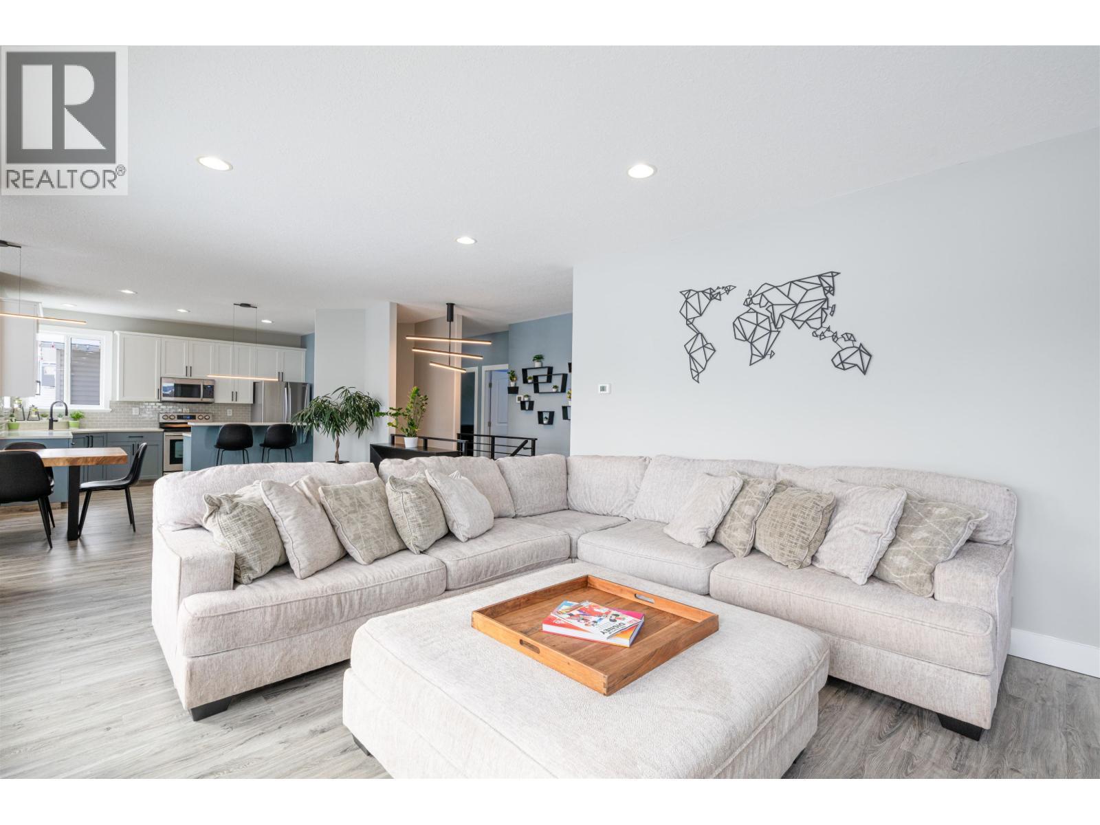 7603 Grayshell Road, Prince George, BC - Indoor Photo Showing Living Room