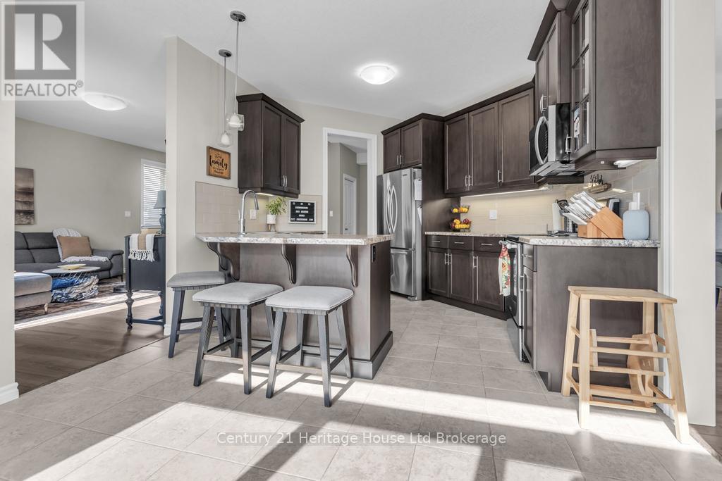 29 Brookside Lane, Tillsonburg, ON - Indoor Photo Showing Kitchen
