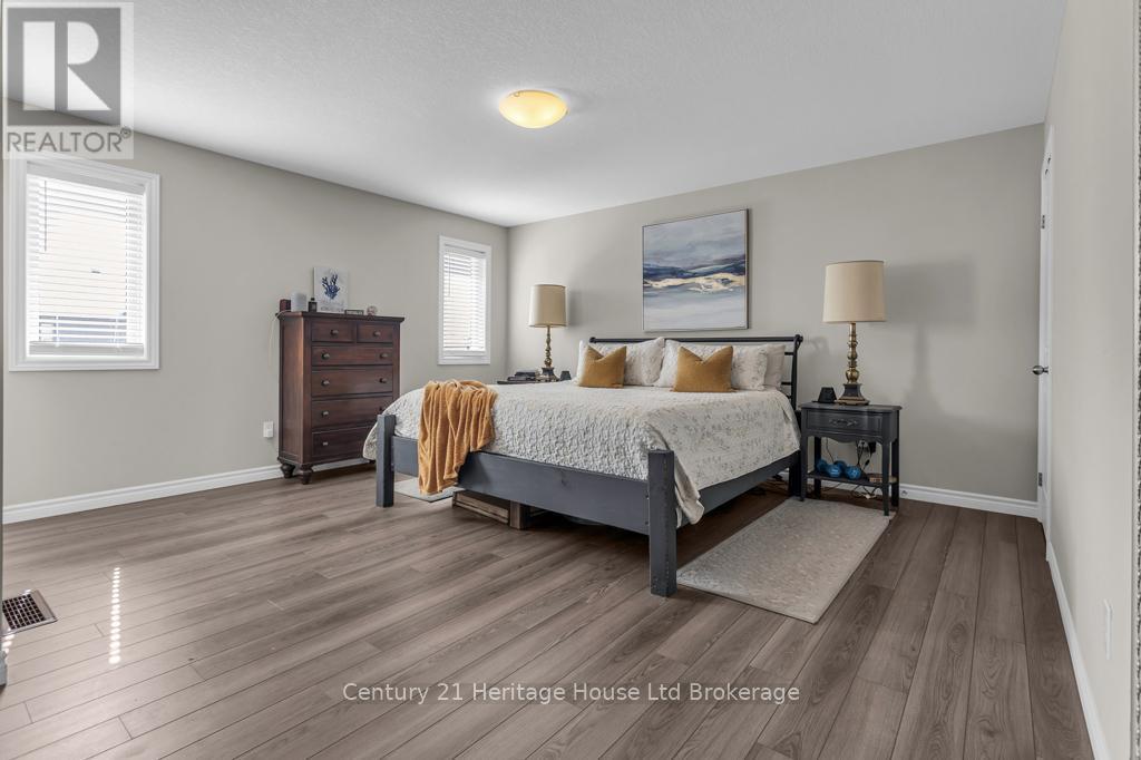 29 Brookside Lane, Tillsonburg, ON - Indoor Photo Showing Bedroom