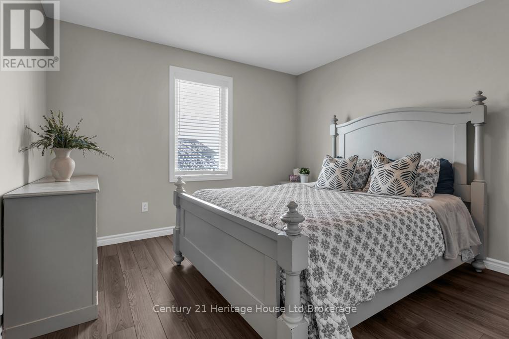 29 Brookside Lane, Tillsonburg, ON - Indoor Photo Showing Bedroom