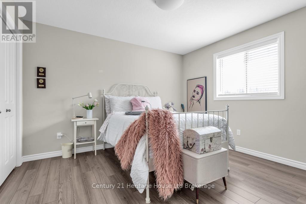 29 Brookside Lane, Tillsonburg, ON - Indoor Photo Showing Bedroom