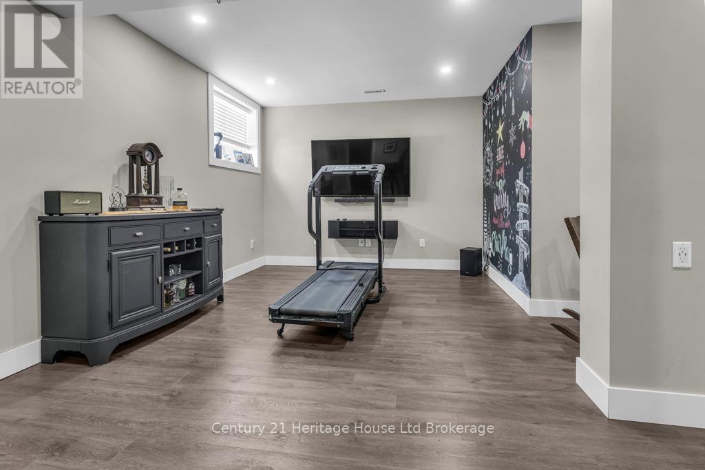 29 Brookside Lane, Tillsonburg, ON - Indoor Photo Showing Gym Room