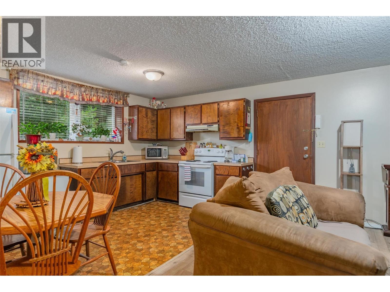 108 Colley Street, Warfield, BC - Indoor Photo Showing Kitchen With Double Sink