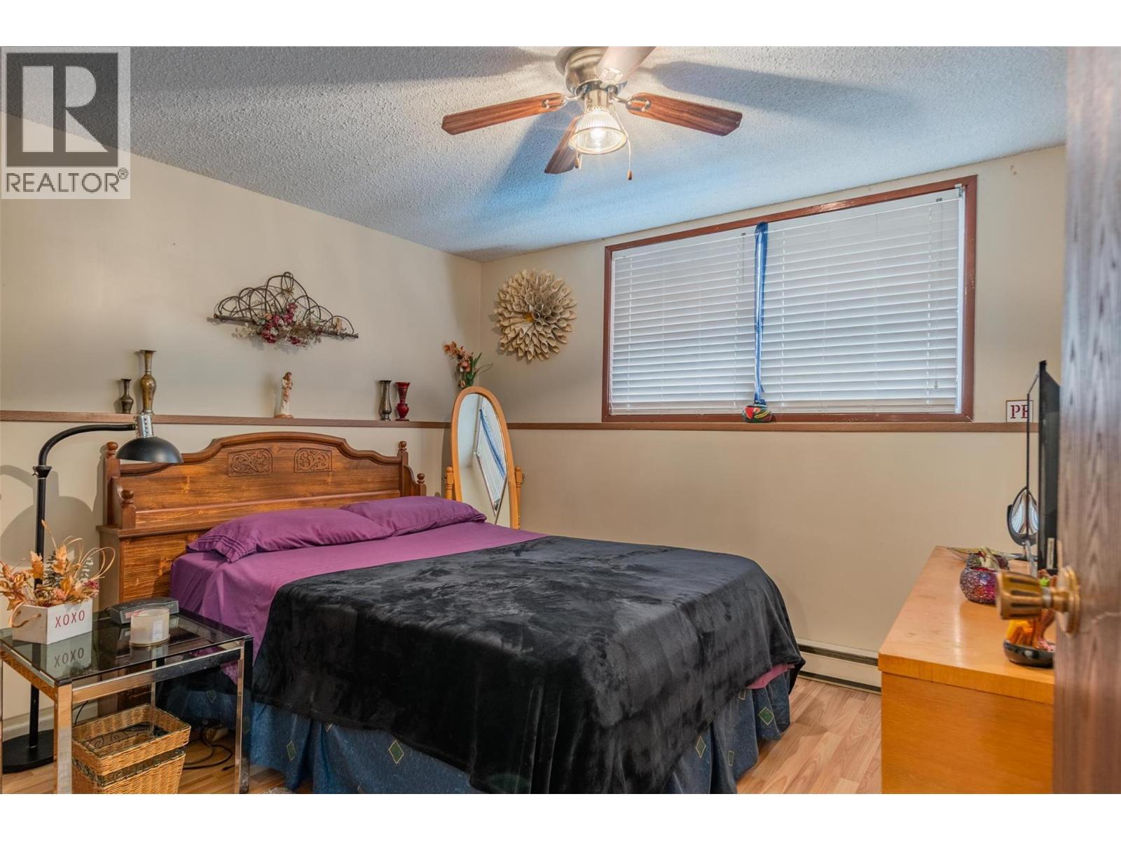 108 Colley Street, Warfield, BC - Indoor Photo Showing Bedroom