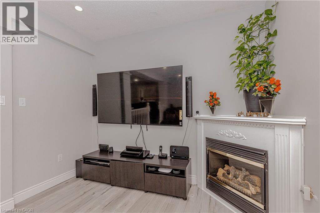 128 Karalee Crescent, Cambridge, ON - Indoor With Fireplace