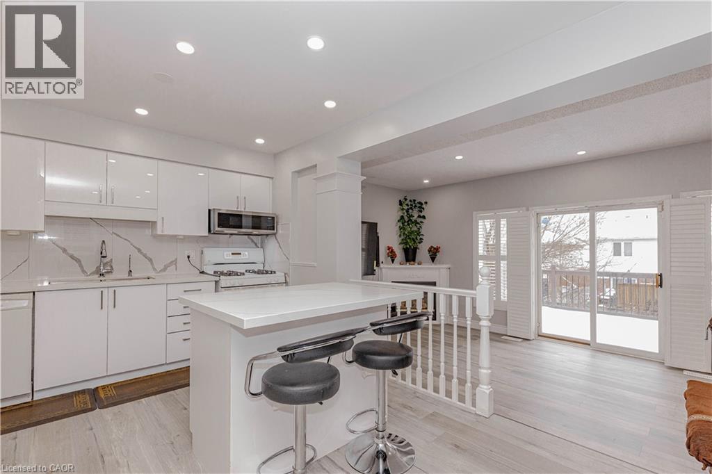 128 Karalee Crescent, Cambridge, ON - Indoor Photo Showing Kitchen