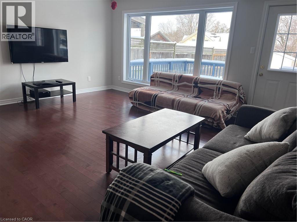242 Doon Mills Drive, Kitchener, ON - Indoor Photo Showing Living Room