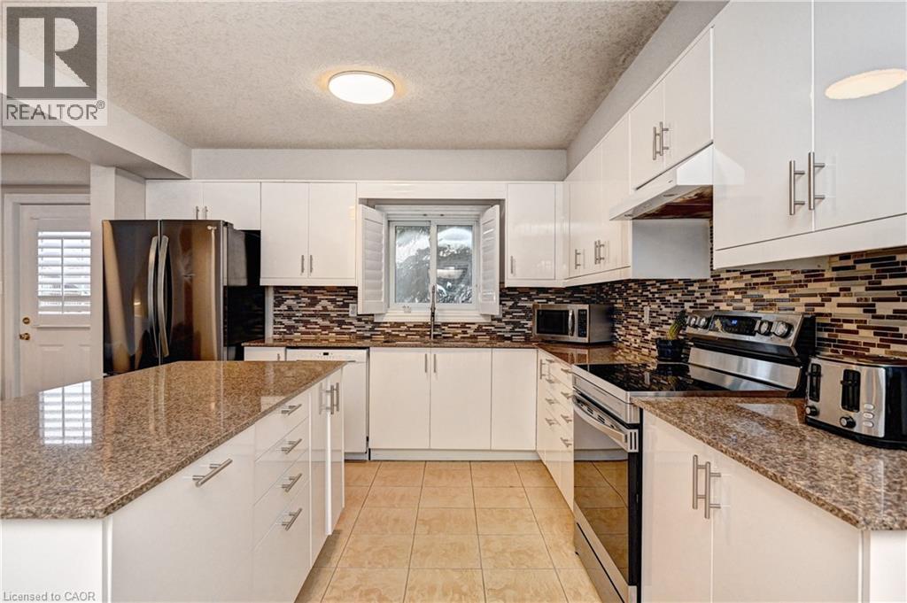 242 Doon Mills Drive, Kitchener, ON - Indoor Photo Showing Kitchen With Upgraded Kitchen