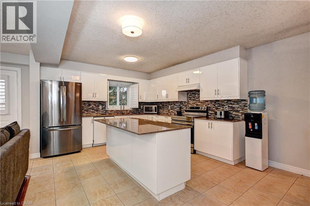 242 Doon Mills Drive, Kitchener, ON - Indoor Photo Showing Kitchen