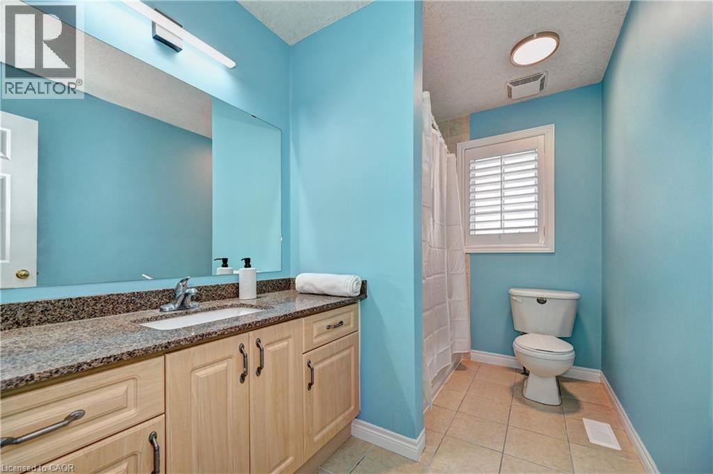 242 Doon Mills Drive, Kitchener, ON - Indoor Photo Showing Bathroom
