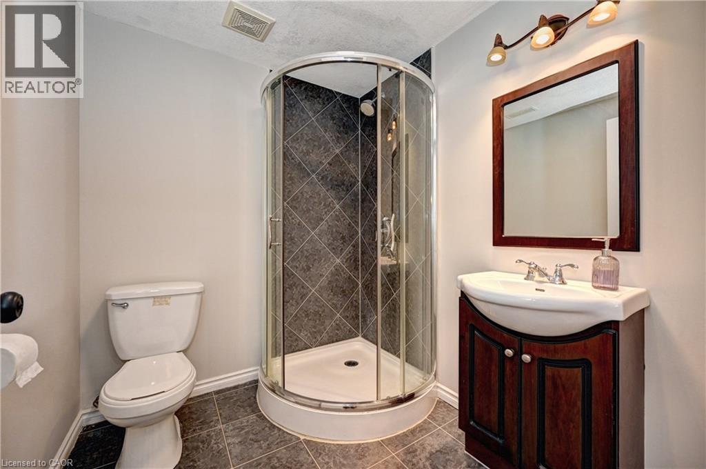 242 Doon Mills Drive, Kitchener, ON - Indoor Photo Showing Bathroom