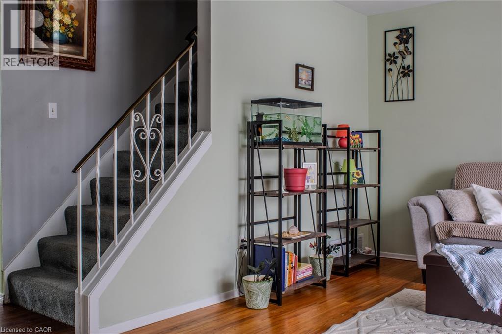 48 Riverdale Drive Unit# 2, Hamilton, ON - Indoor Photo Showing Other Room