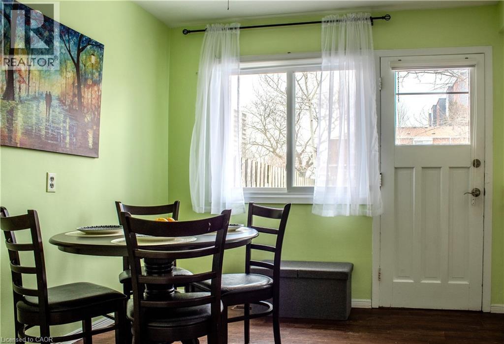 Dining space featuring wood finished floors and healthy amount of natural light - 48 Riverdale Drive Unit# 2, Hamilton, ON - Indoor Photo Showing Dining Room