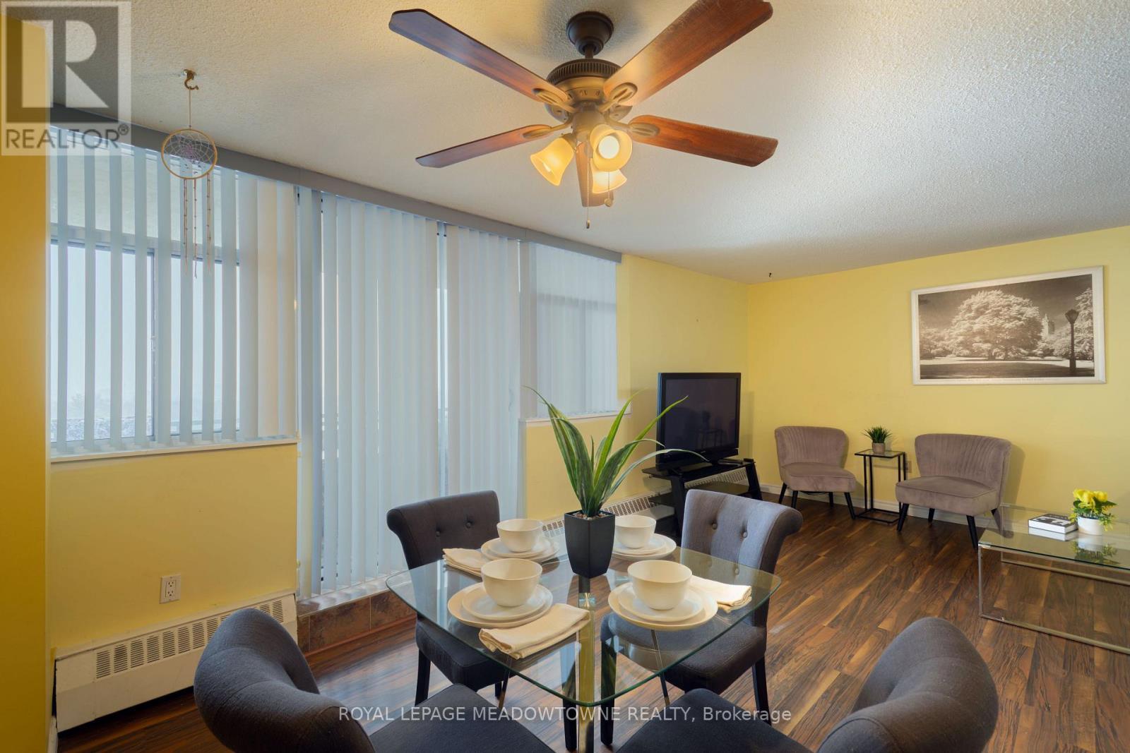 #806 - 2301 Derry Road W, Mississauga, ON - Indoor Photo Showing Dining Room