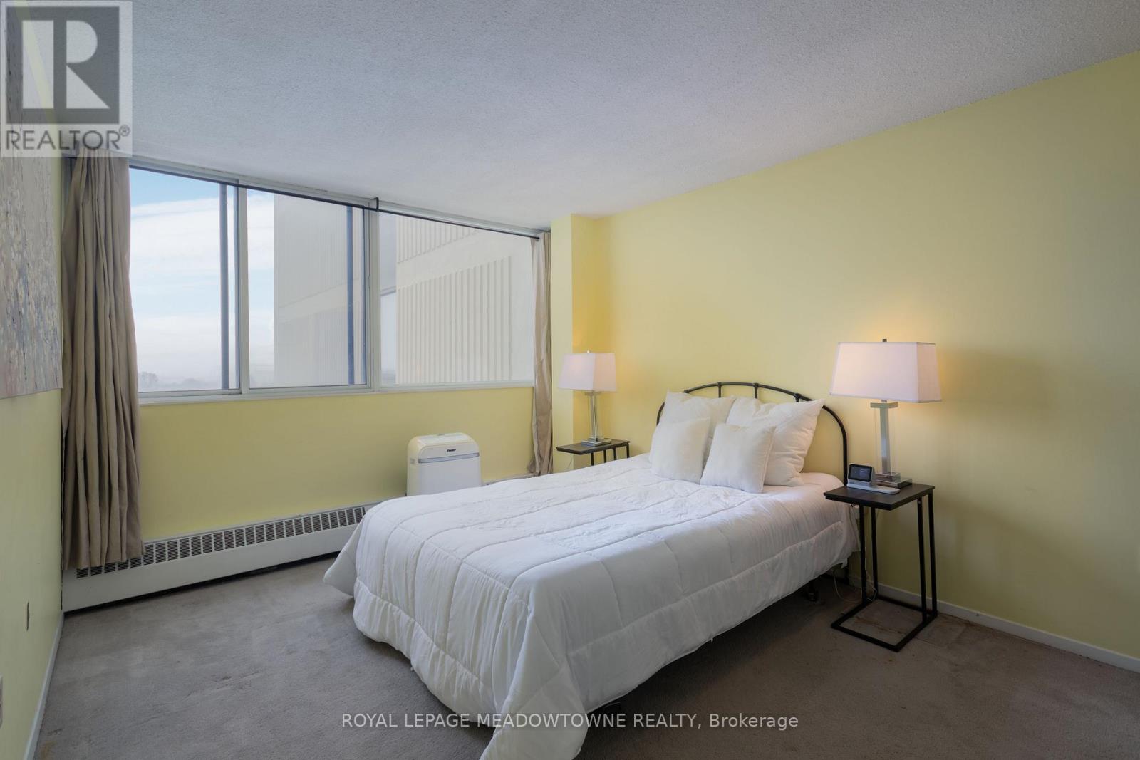 #806 - 2301 Derry Road W, Mississauga, ON - Indoor Photo Showing Bedroom