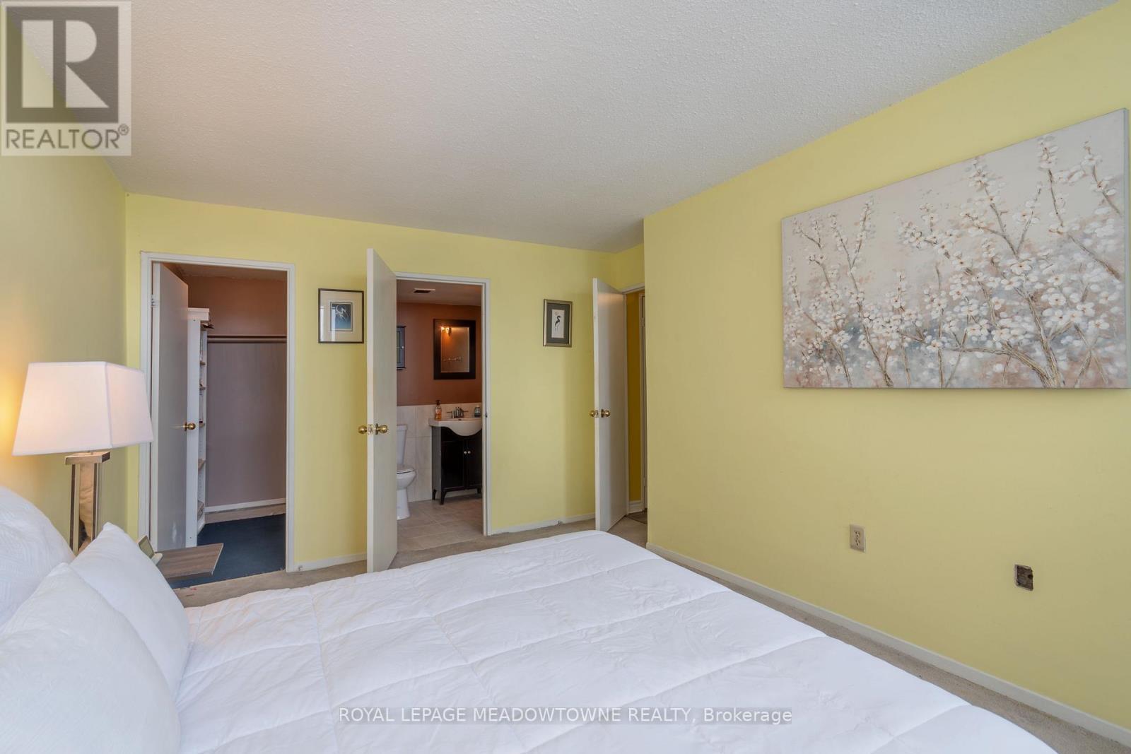 #806 - 2301 Derry Road W, Mississauga, ON - Indoor Photo Showing Bedroom