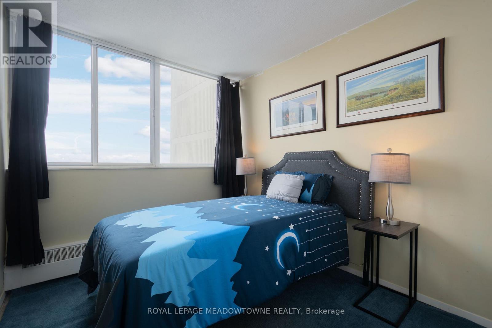 #806 - 2301 Derry Road W, Mississauga, ON - Indoor Photo Showing Bedroom