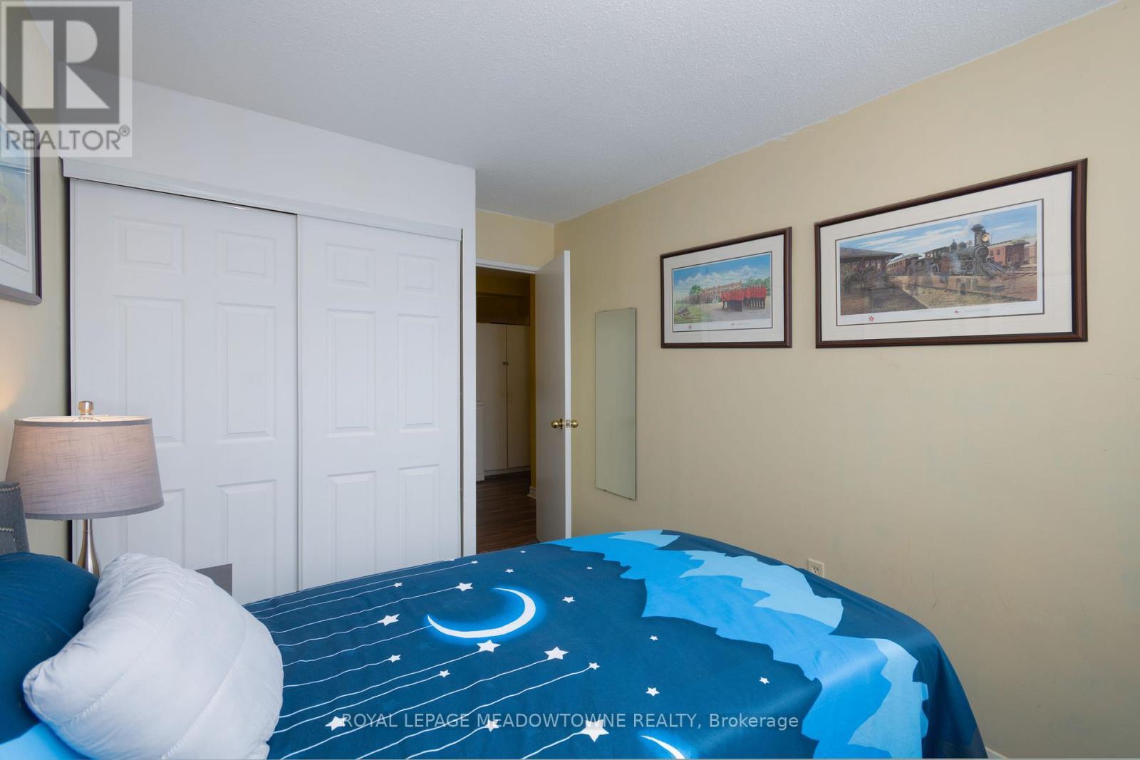 #806 - 2301 Derry Road W, Mississauga, ON - Indoor Photo Showing Bedroom