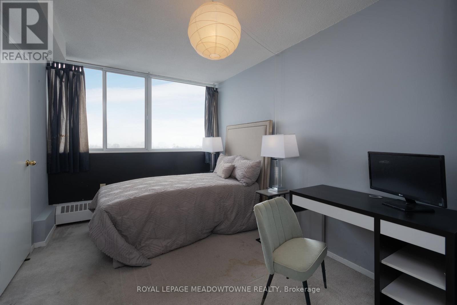 #806 - 2301 Derry Road W, Mississauga, ON - Indoor Photo Showing Bedroom