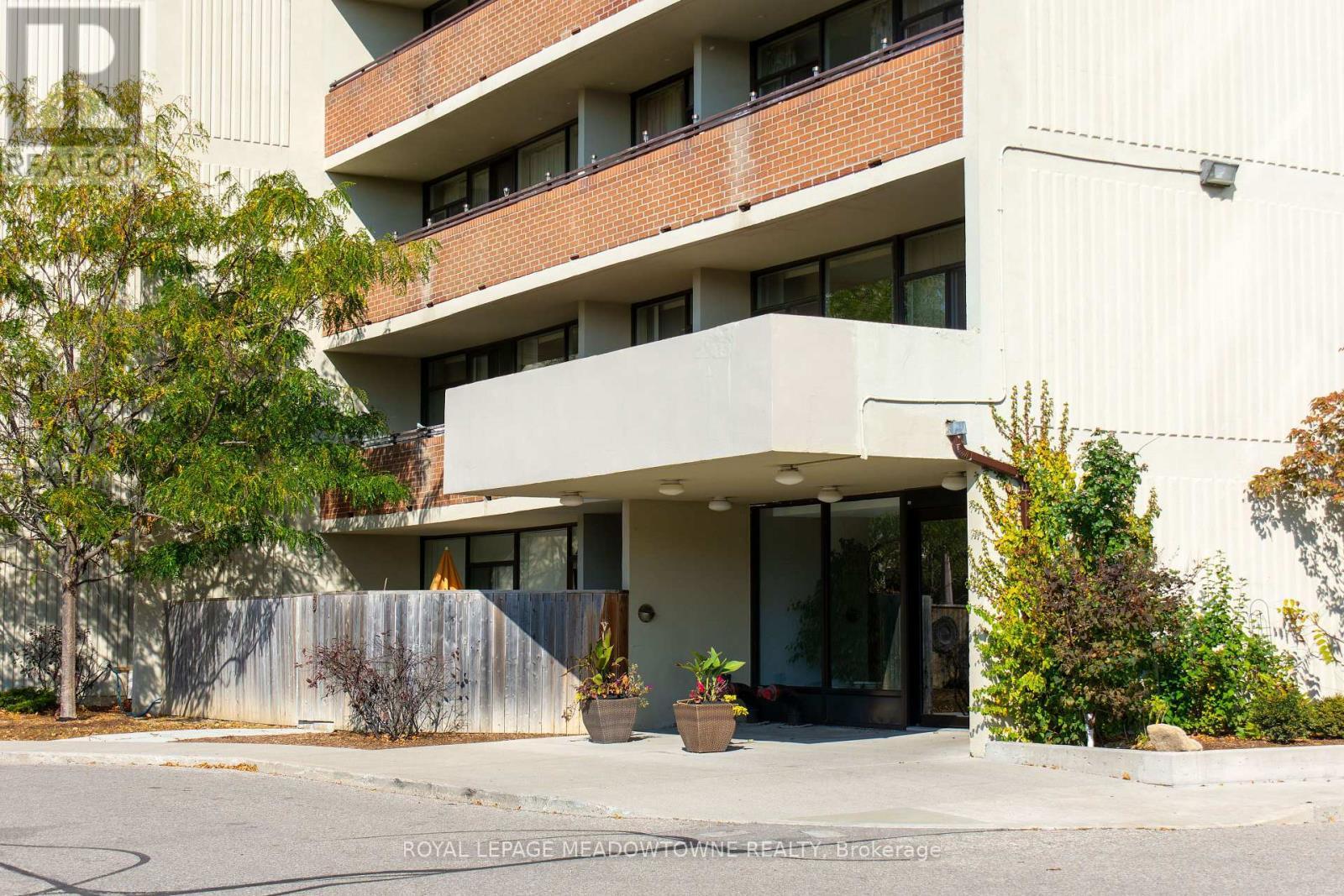 #806 - 2301 Derry Road W, Mississauga, ON - Outdoor With Balcony