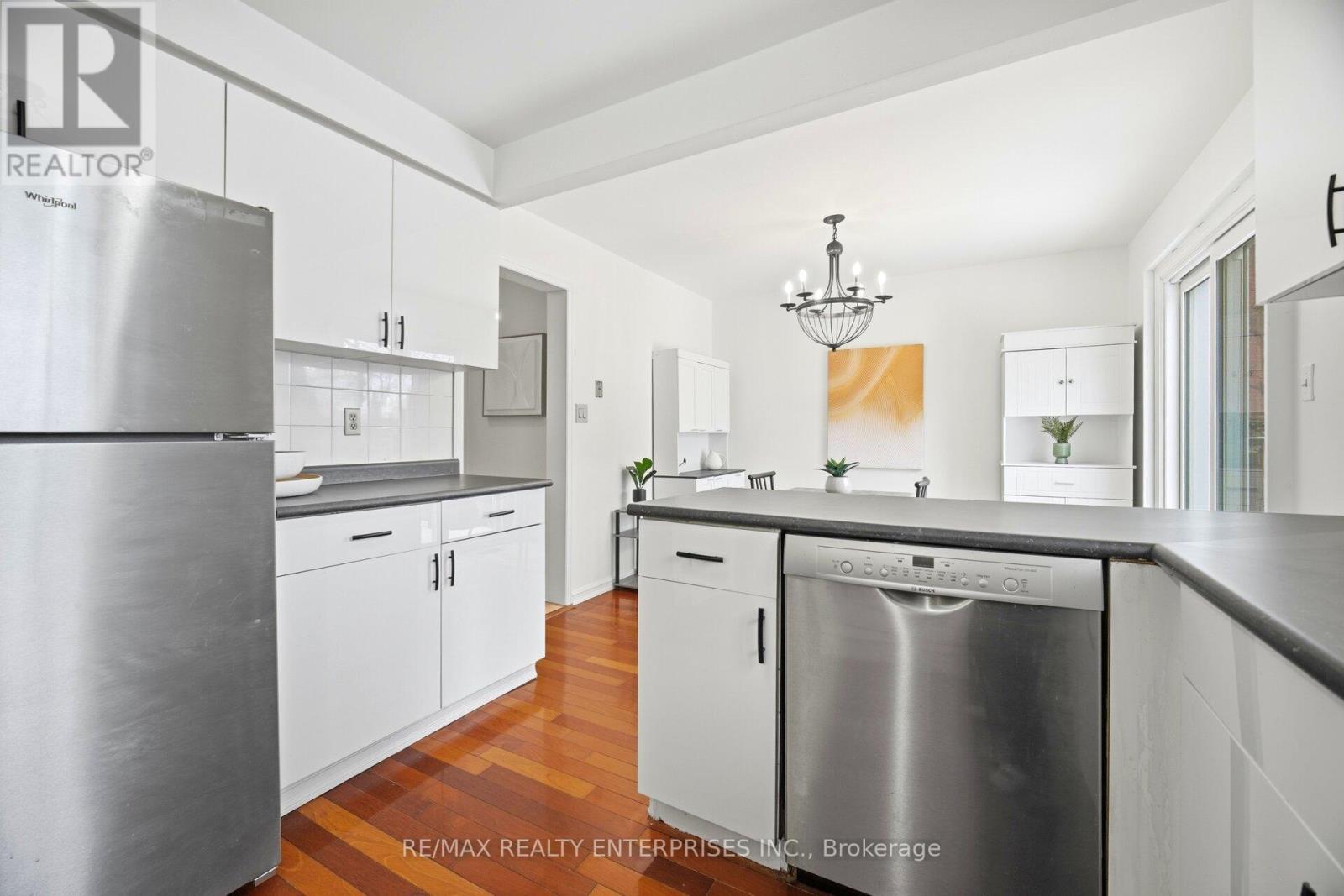 Bright kitchen features new cabinet doors - 1104 Feeley Court, Mississauga, ON - Indoor Photo Showing Kitchen