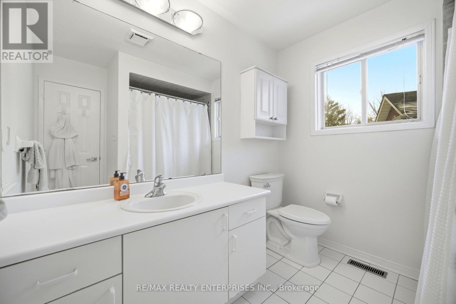 4-piece Ensuite Bath - 1104 Feeley Court, Mississauga, ON - Indoor Photo Showing Bathroom