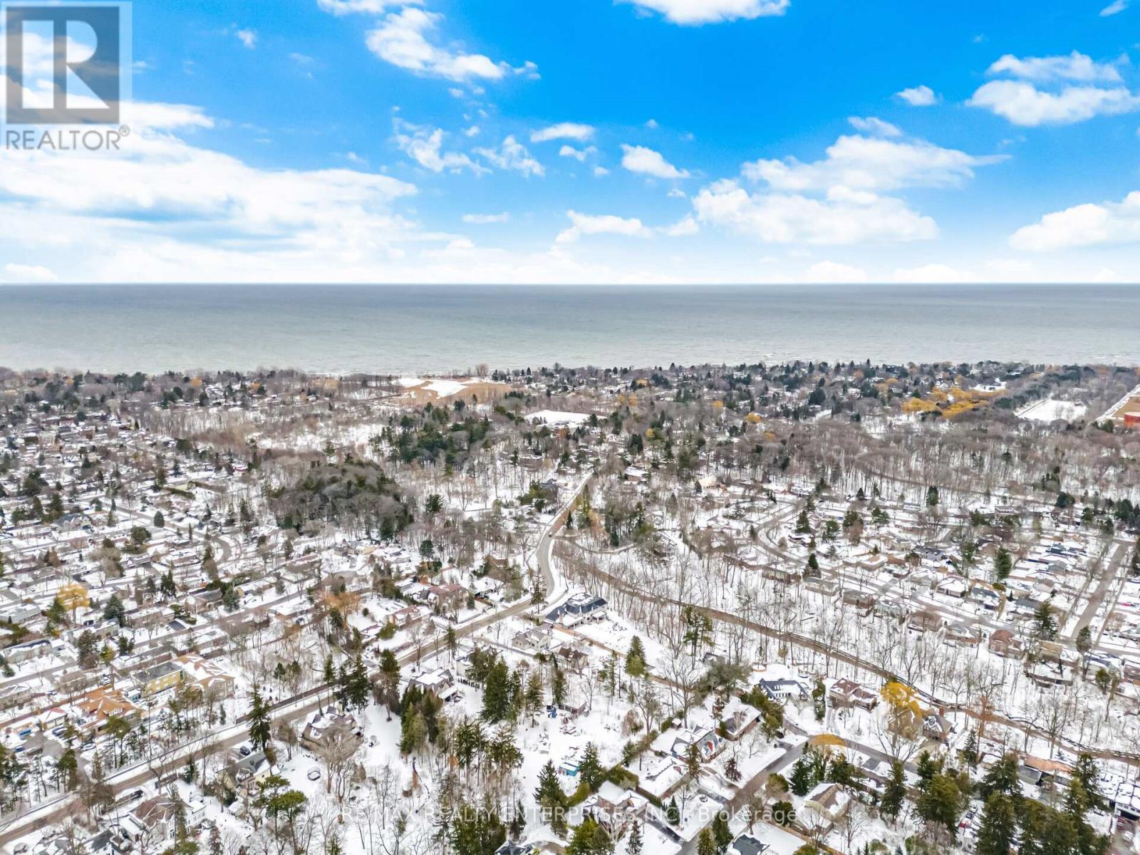 Minutes to the waterfront, shops, and the GO - 1104 Feeley Court, Mississauga, ON - Outdoor With View