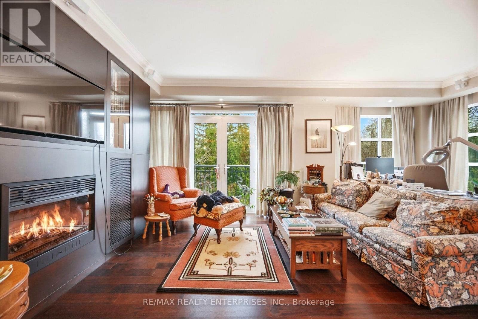 Large Great Room Ideal for Entertaining - 513 - 2855 Bloor Street W, Toronto, ON - Indoor Photo Showing Living Room With Fireplace