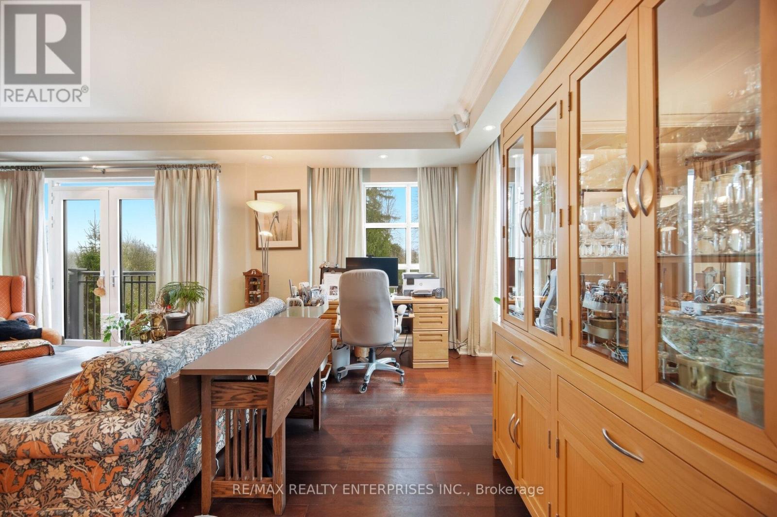 513 - 2855 Bloor Street W, Toronto, ON - Indoor