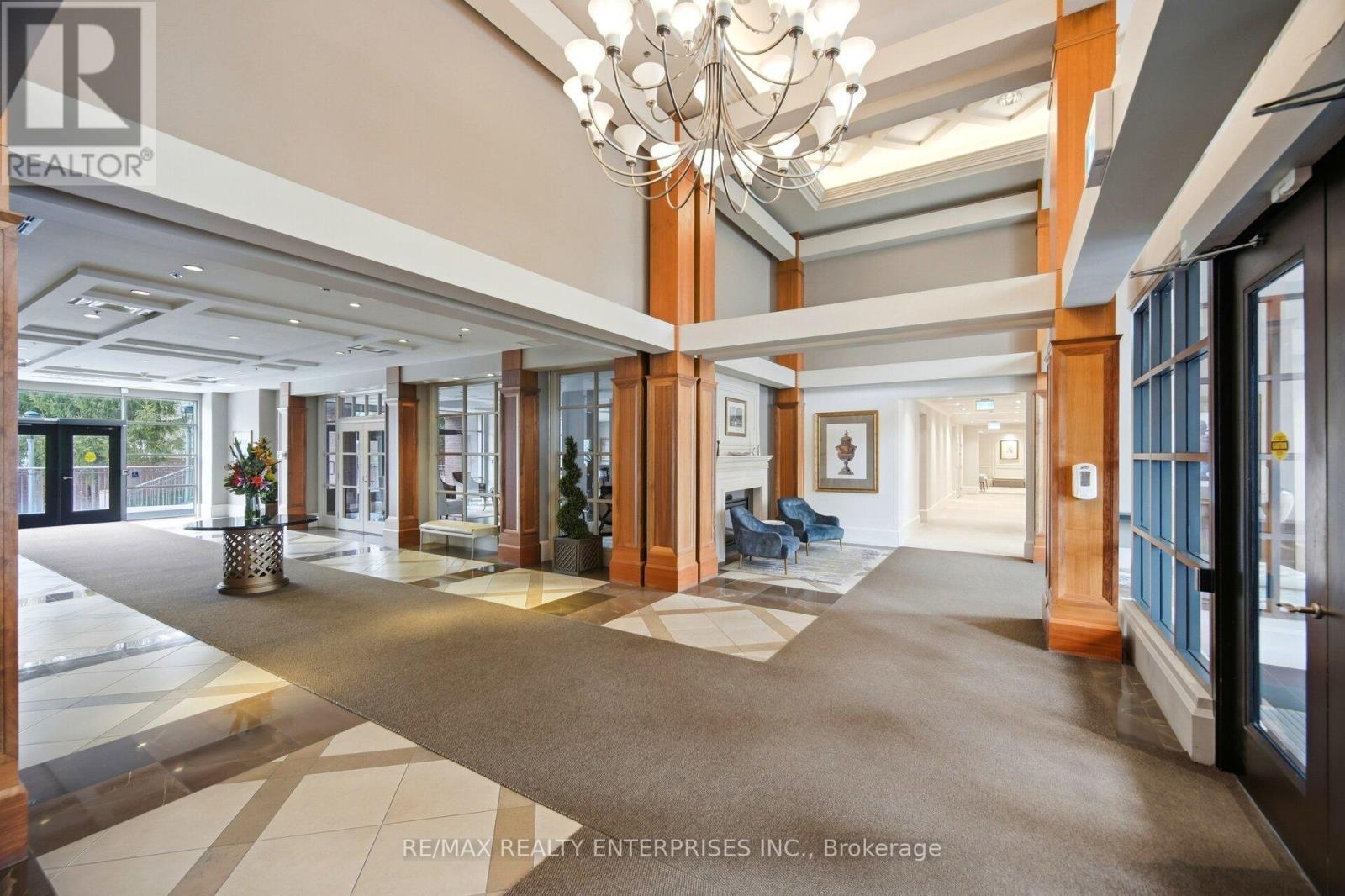 Large Bright Foyer - 513 - 2855 Bloor Street W, Toronto, ON - Indoor Photo Showing Other Room