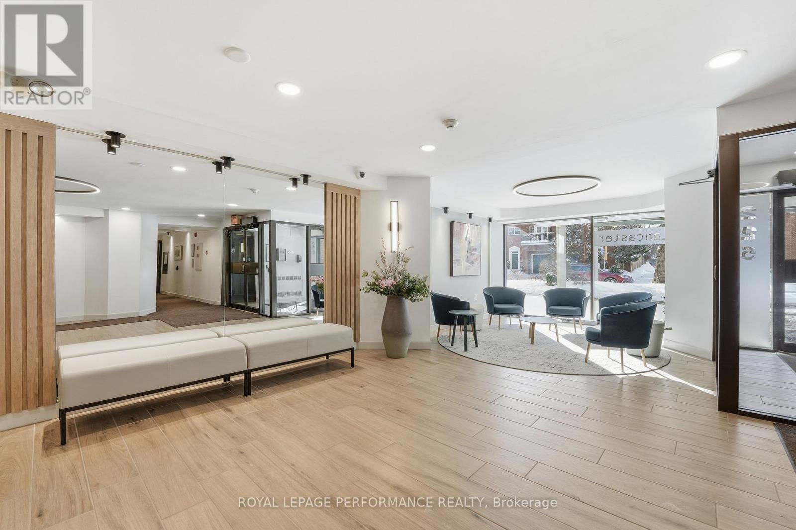 Contemporary lobby - 412 - 225 Alvin Road N, Ottawa, ON - Indoor