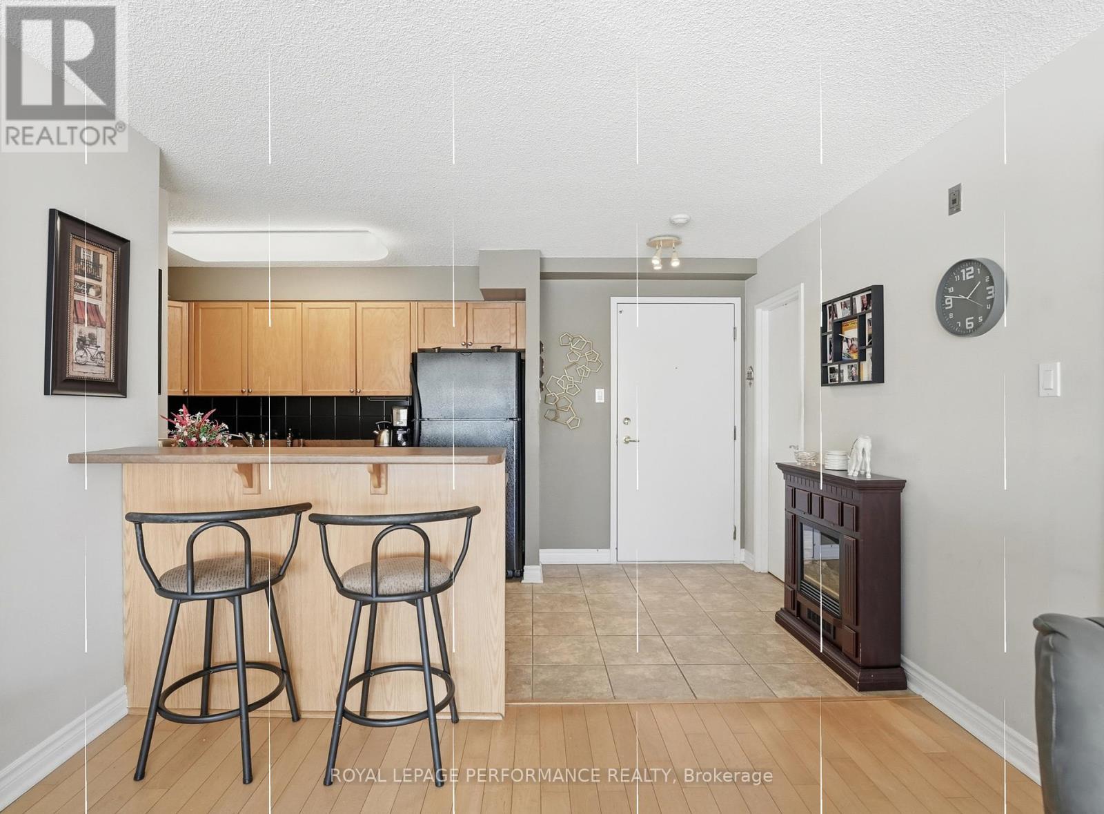 Open concept with peninsula counter - 412 - 225 Alvin Road N, Ottawa, ON - Indoor Photo Showing Kitchen
