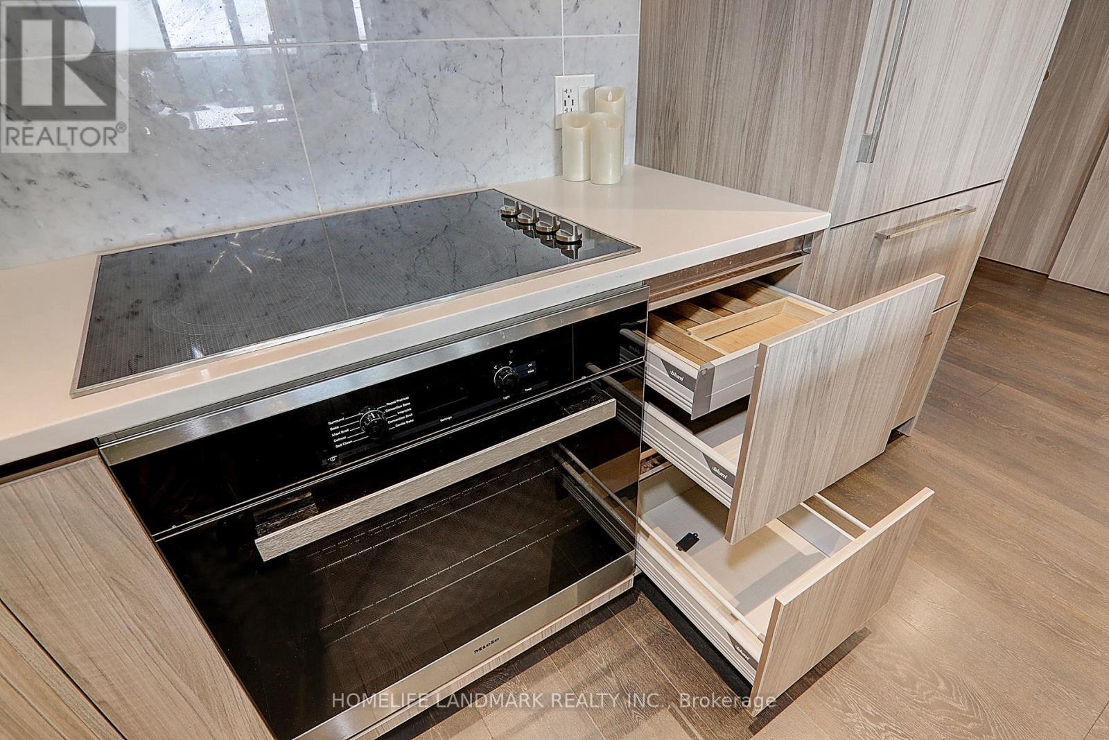 3203 - 95 Mcmahon Drive S, Toronto, ON - Indoor